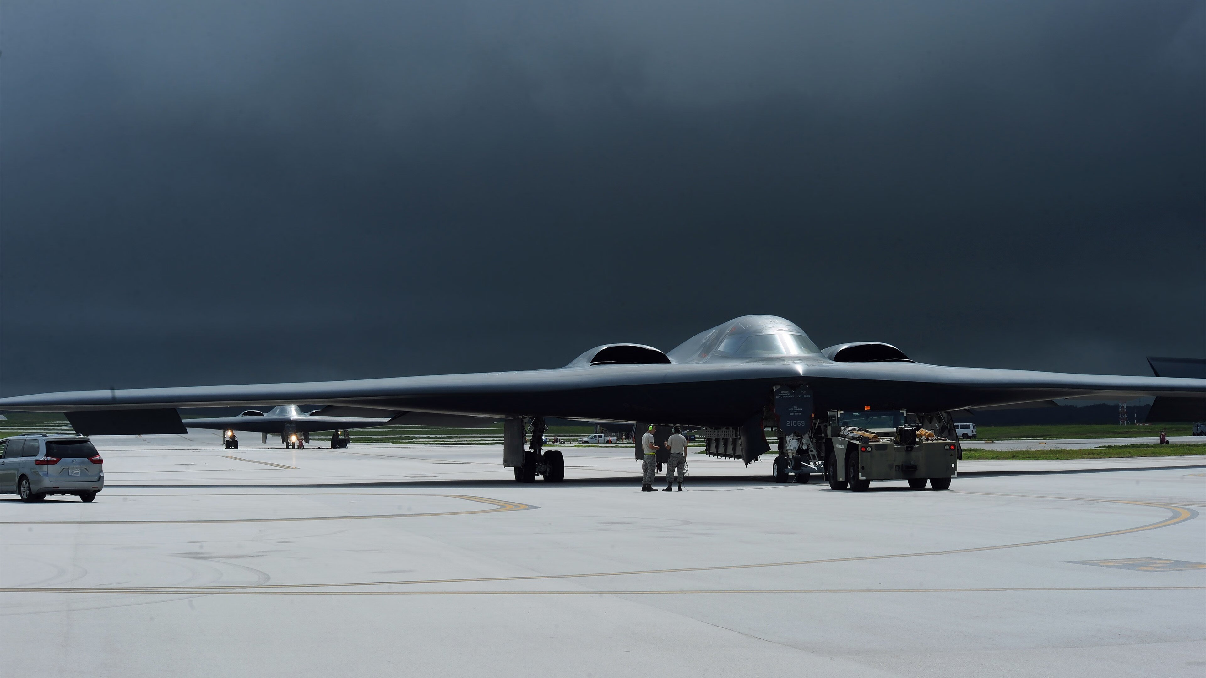 爱游戏平台-英超高光时刻，球员谈战术调控，英超技术流