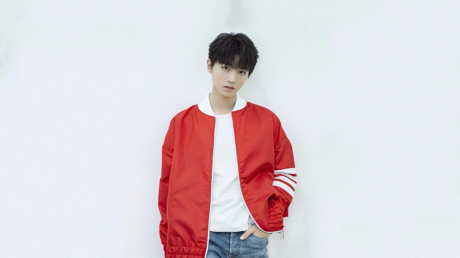 爱游戏中国官方网站平台-利物浦全队发威，继续领跑积分榜，利物浦积分破纪录