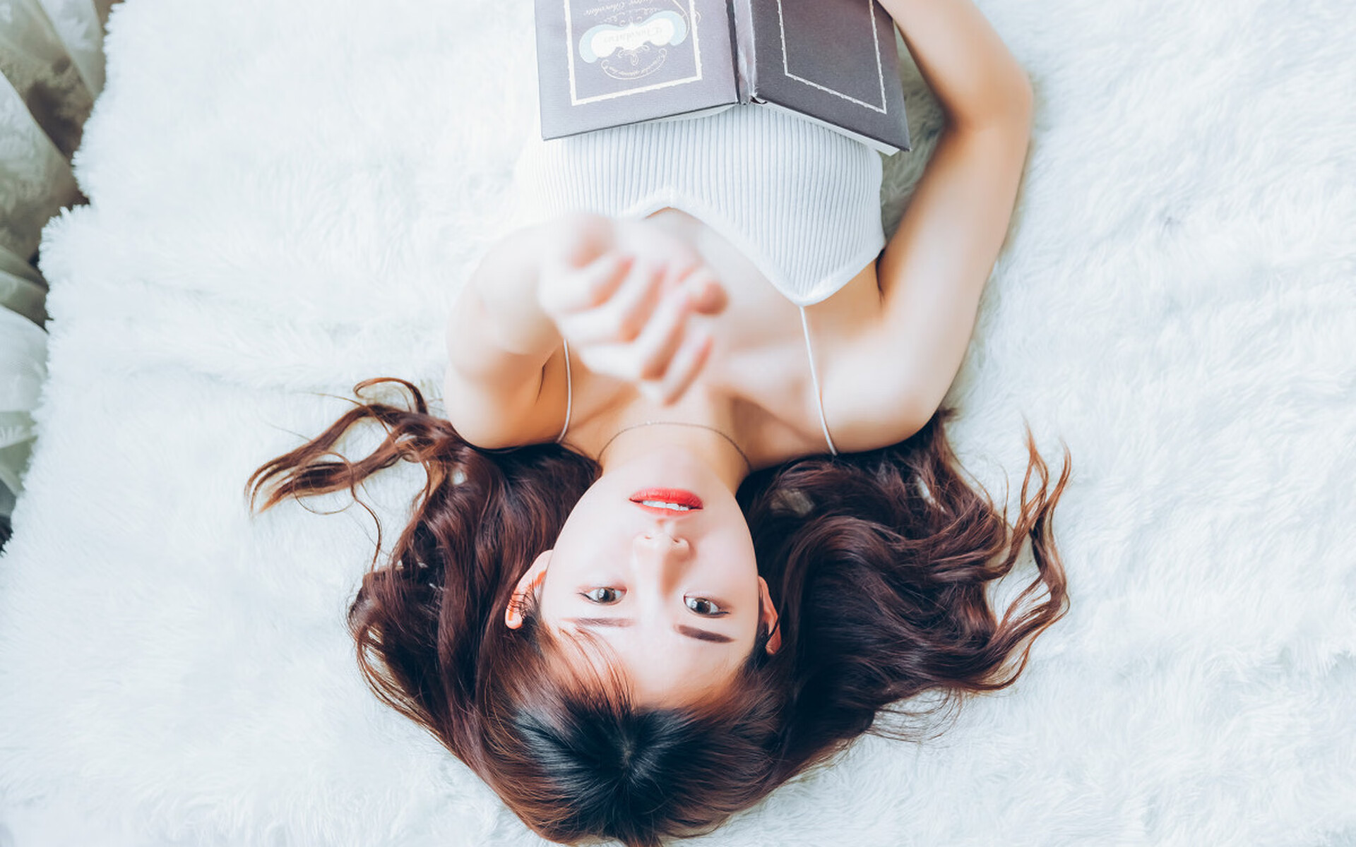 爱游戏app-皇马主场3-2战胜巴拉多利德，进攻端火力全开，皇马客场3-1巴萨