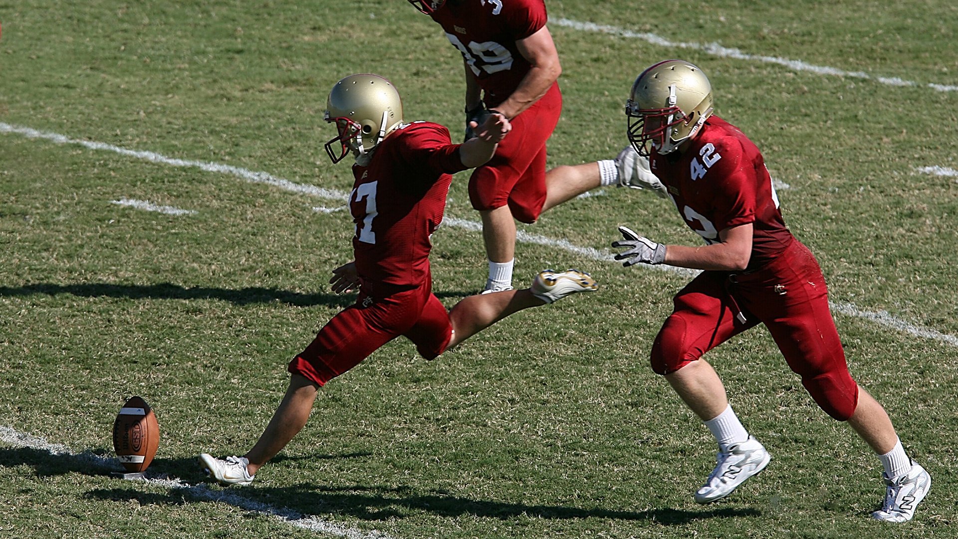 爱游戏平台-退役巨星的“新使命”：从球场到公益的完美转型，退役巨星足球比赛